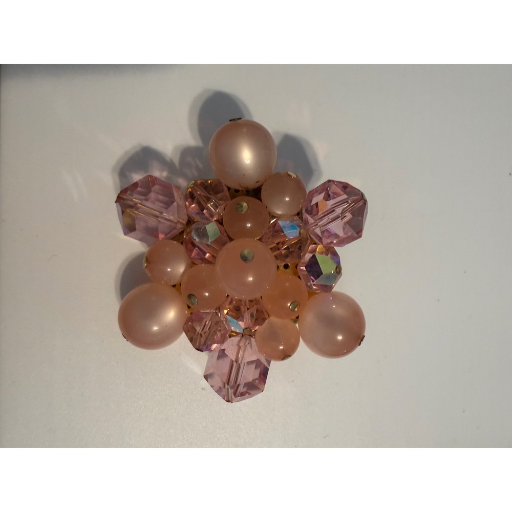 Vintage Pink Faux‎ Pearl and Faceted Crystal Cluster Brooch Gold Tone Pin 1.5 In